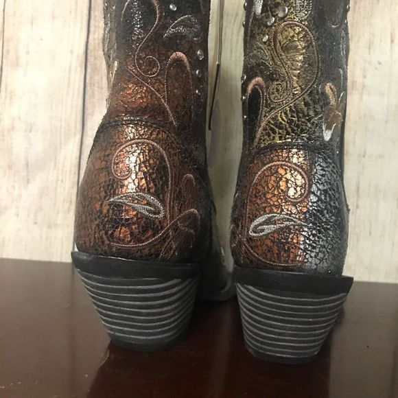 Durango 12" Floral Distressed Metallic Cowboy boot - Picture 11 of 16